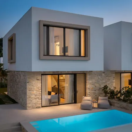 The Palms By Irundo Vila *