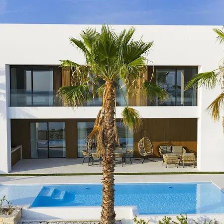 וילה The Palms By Irundo טקון